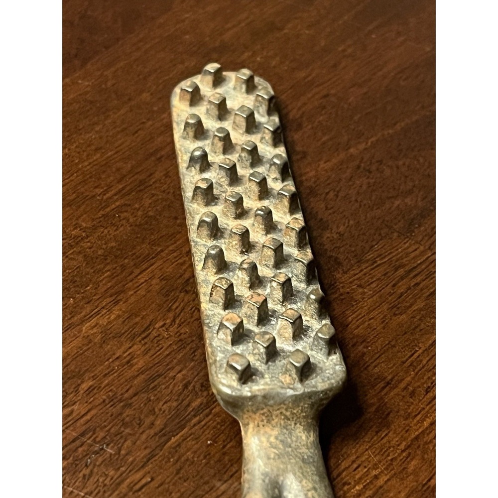 Rare Victorian Style Cast Iron Fish Scaler Diamond Teeth Primitive Kitchen Tool - Picture 2 of 4